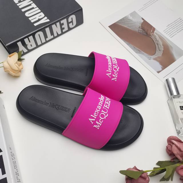 Mcqueen's Latest Thick-Soled Flip Flops The Unique Personality Of The Shoes Adds