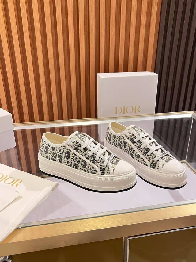 Yuan 2025 Walk'n'dior Embroidered Mid-Top Casual Shoes Are New On The Fashion St