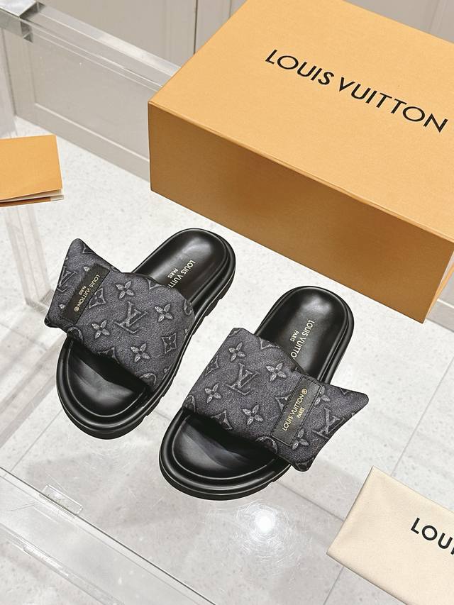 Men And Women's Style Lv X Tm Takashi Murakami Co-Branded Black And White Tri-Co