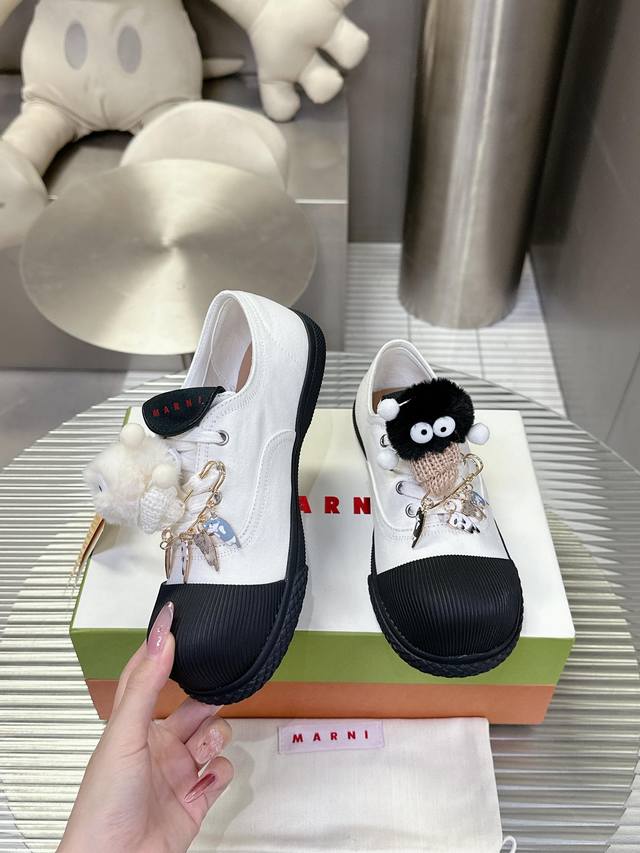 Mani's New Spring And Summer Biscuit Shoes Have A Breathable And Comfortable Cot