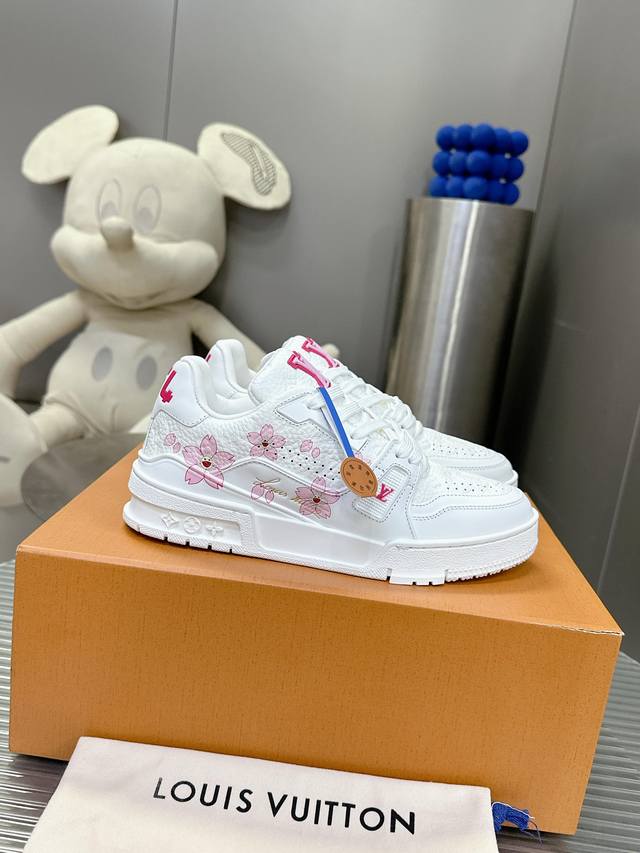 Couple Style! # Low-Top Sneakers Uppers Are Exclusively Customized With Cowhide