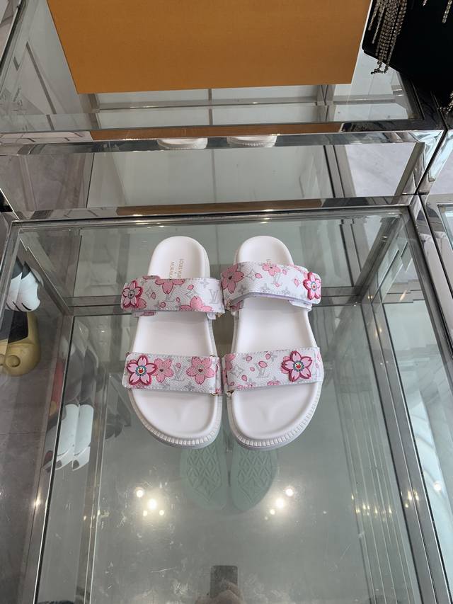 Louis Vuitton Louis Vuitton Takashi Murakami Co-Branded Spring And Summer New Sa