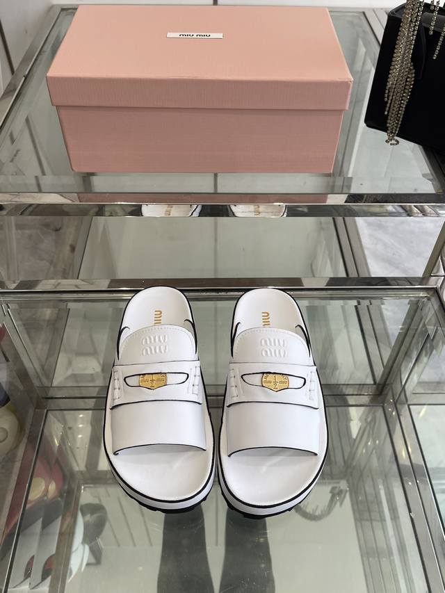 Miu Miu 25Ss Spring And Summer New Gold Coin Beach Slippers Metal Letter Micro-L