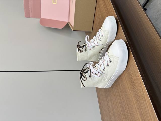 Top Version Miumiu Miu Miu 2025 New Embroidered Canvas Shoes High Tops The Top O
