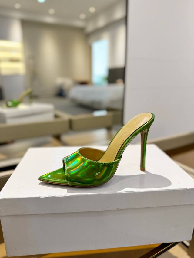 Price: {Half Slippers} Gianvito Rossi Eiko Stiletto, Easy To Move. This Gianvito