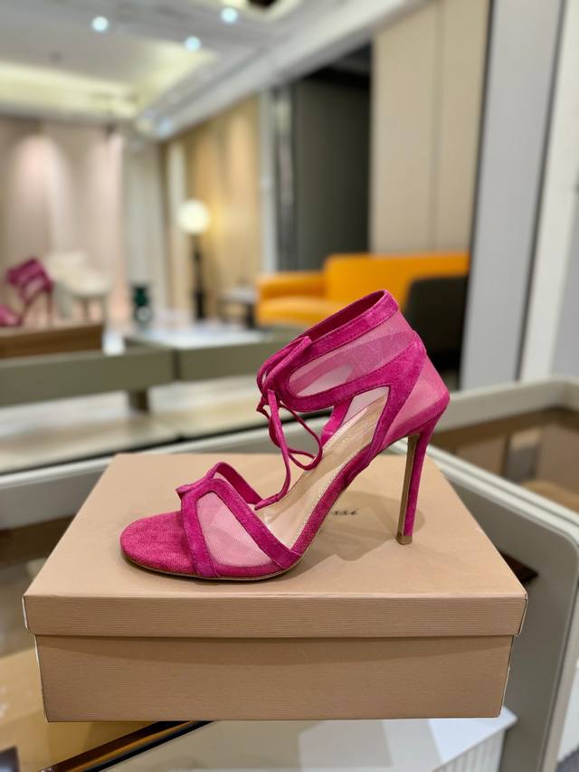 Price: Gianvito Rossi 2025 This Pair Of High Heels Minimalist Elle, Gianvito Ros