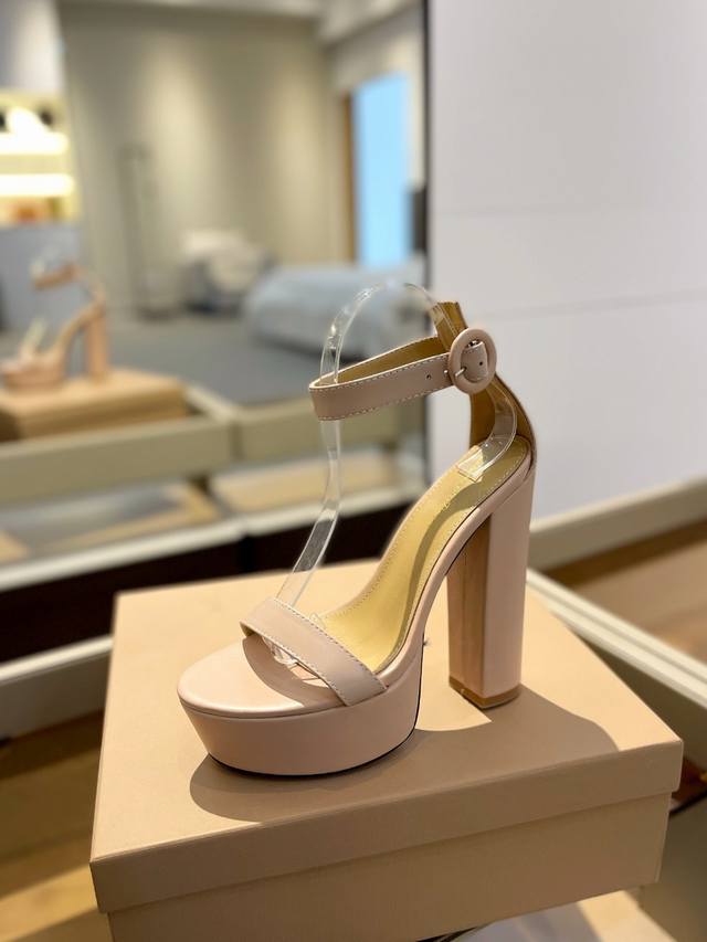 Price: Gianvito Rossi Gianvito Rossi Gianvito Rossi Has Inherited Its Traditiona