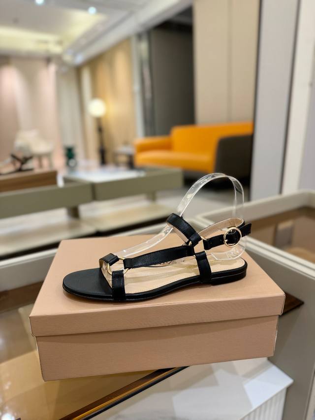 Price: Gianvito Rossi Gianvito Rossi Gianvito Rossi Has Inherited Its Traditiona