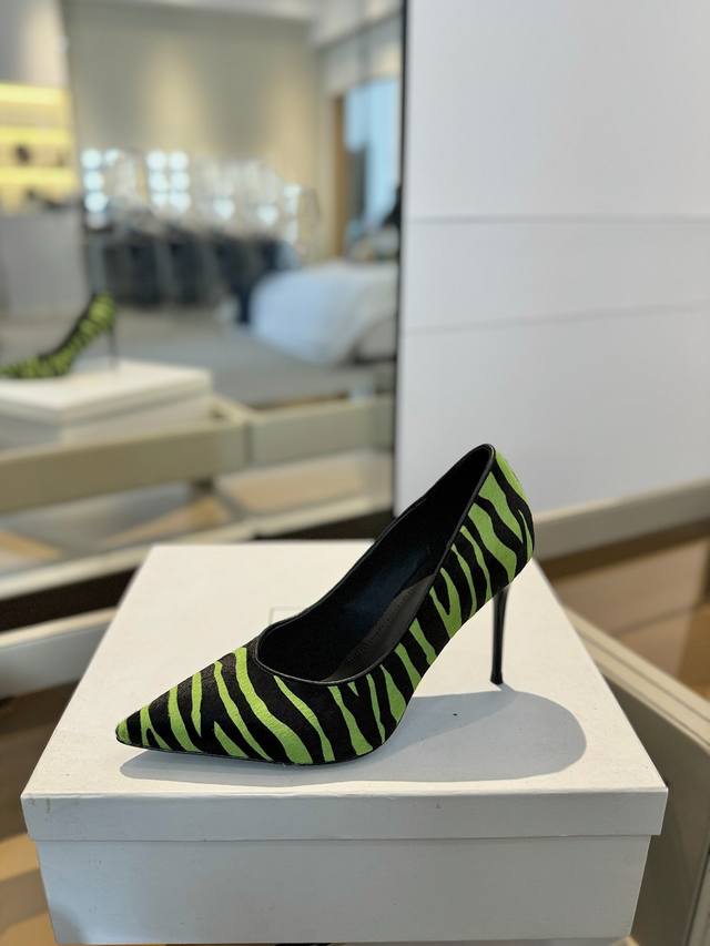 Price: , * Balmain's Latest 2025 Spring And Summer Catwalk High-Heeled Shoes Bra