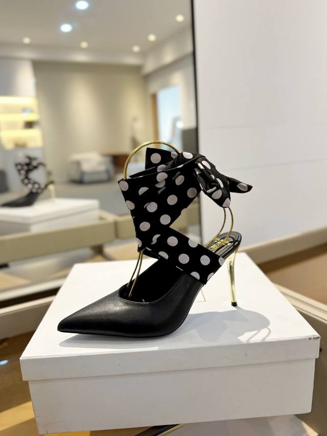 Price P: * Balmain's Latest Spring And Summer Catwalk High-Heeled Slippers Brand