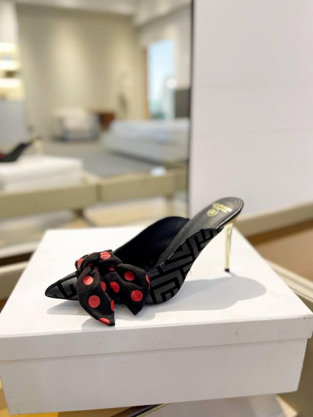 Price: * Balmain's Latest Spring And Summer Catwalk Bow High-Heeled Slippers Bra