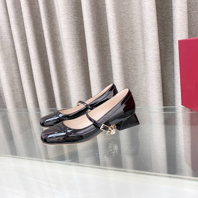 Rogerviver 2025 Spring And Summer New Women's Shoes Love Crystal Diamond Buckle