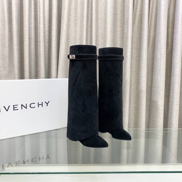 Top Version Custom-Made Givenchy's New Fashion Shark Tooth Boots Shiny Leather B