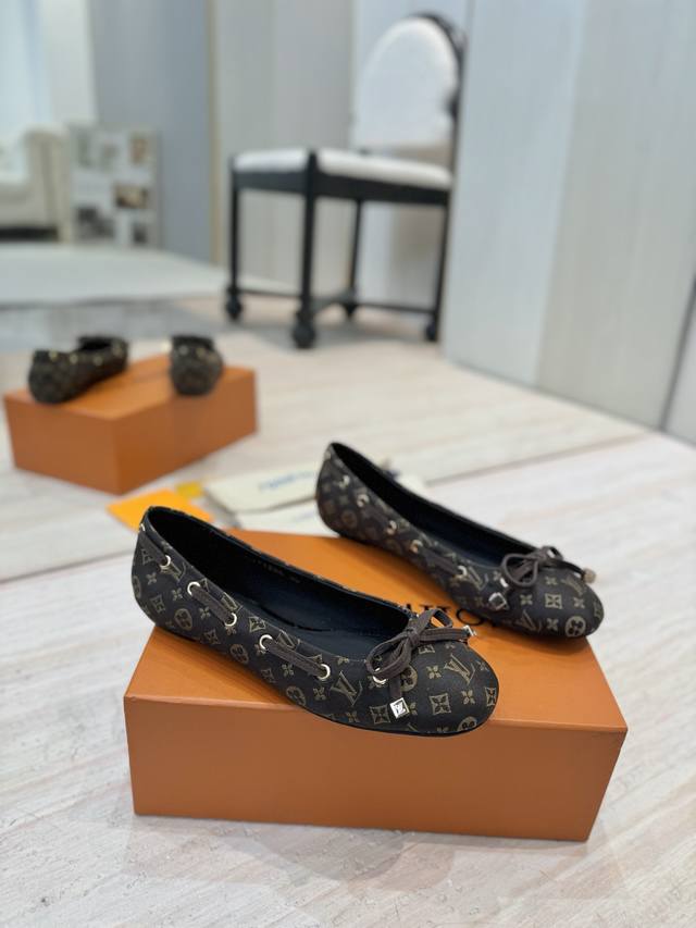 Factory Price Pp: 2025 Latest Lv Home Counter Latest Catwalk Style Four Seasons