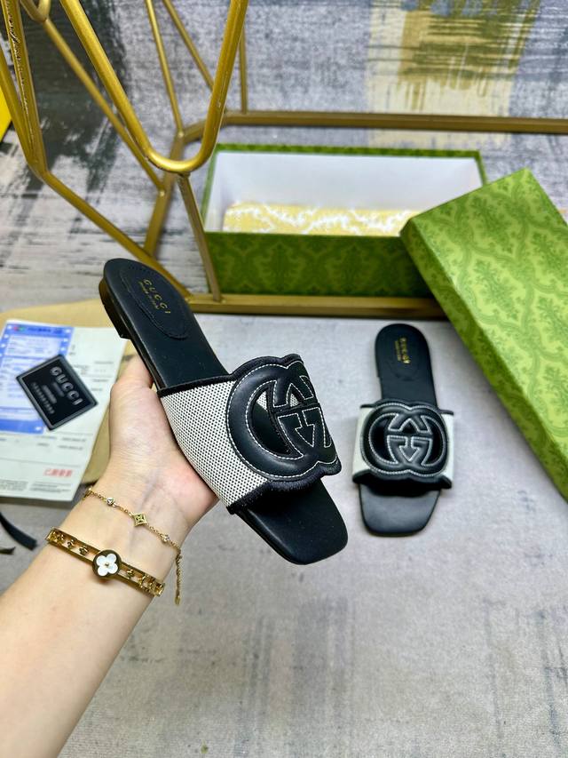 Gucci's Latest Popular Slippers, The Interlocking Double G Is Presented In A New