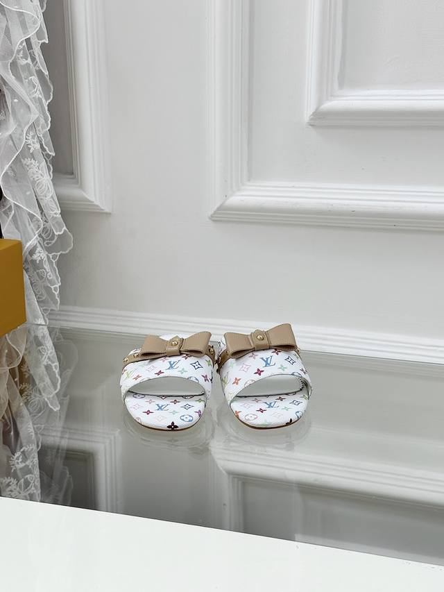Louis Vuitton Spring And Summer Monochrome Denim Series Flat Sandals Kitten Heel