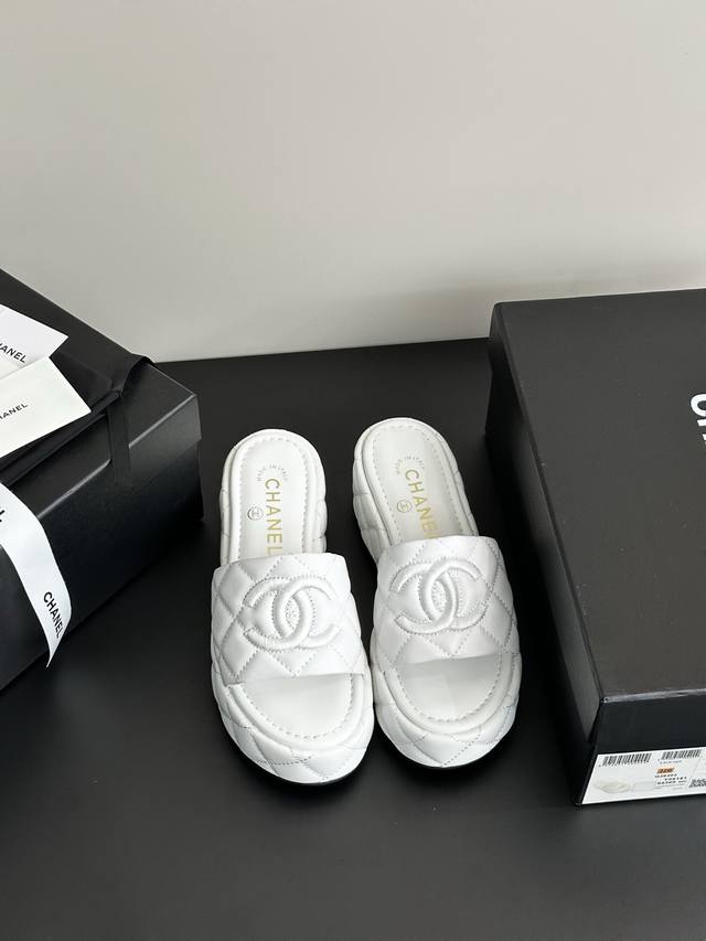 Xiaoxiang Thick-Soled Sheepskin Flat Slippers Are Full Of Summer Atmosphere The