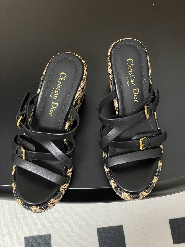 Spring And Summer New D-Attitude Wedge Sandals With Cross Buckle And Waterproof