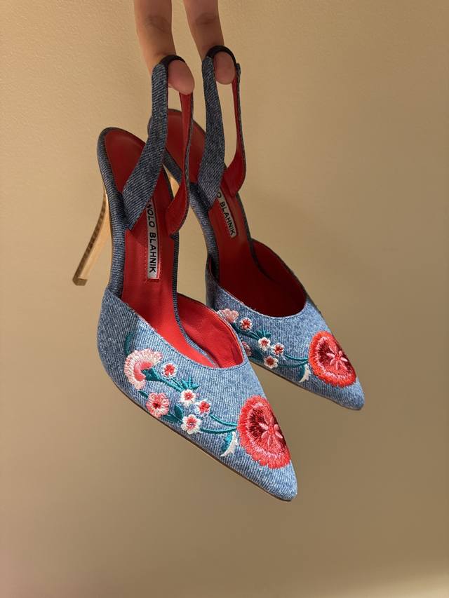 Manolo Blahnik Classic Flower Embroidery Hand-Sewn Vintage High-Heeled Sandals,
