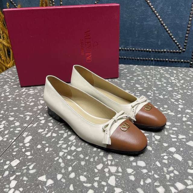 Valentino Hua Lun Tian Lun Upper: Korean Waxed Cowhide Leather Lining: Sheepskin