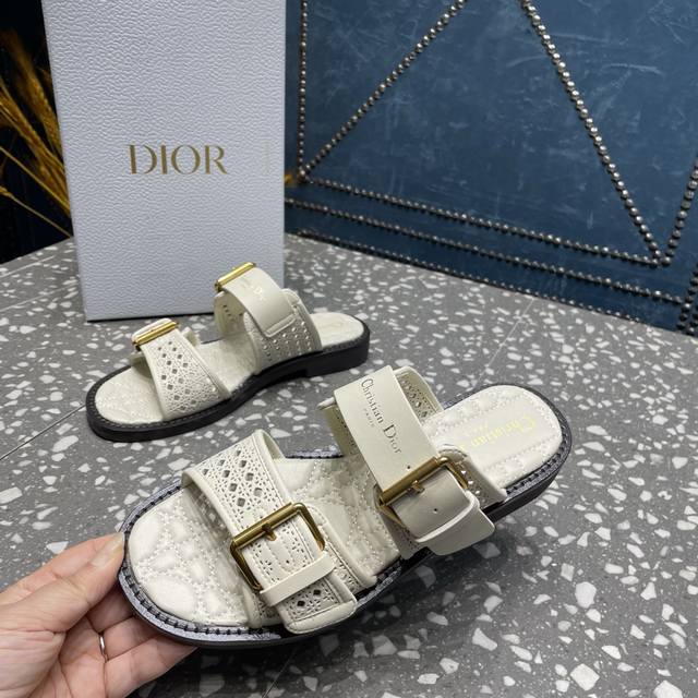 Dior New Double-Layer Cowhide Craft Hollow High-Quality Slippers On The Market.