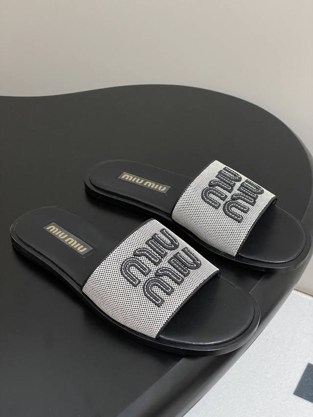 25Ss Early Spring New Miumiu Linen Letter Logo Flat Flip Flops A Holiday Style I
