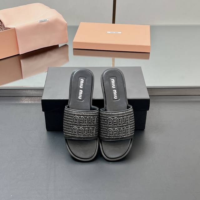 High Version Miu Miu 2025Ss Embroidered Letter Slippers Are Versatile And Fashio