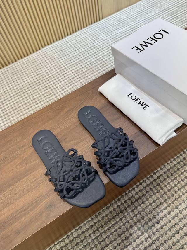 Factory: Loewe's New Spring And Summer Slippers Are Crazy Popular. The Simple De
