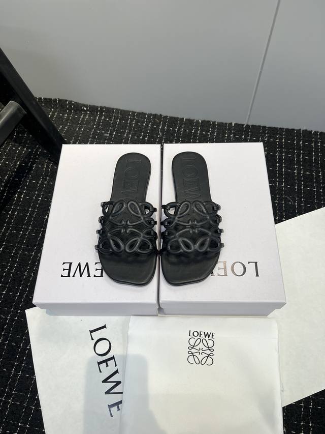 Factory: Loewe's New Spring And Summer Petal Anagram Open-Toe Hollow Slippers Cr