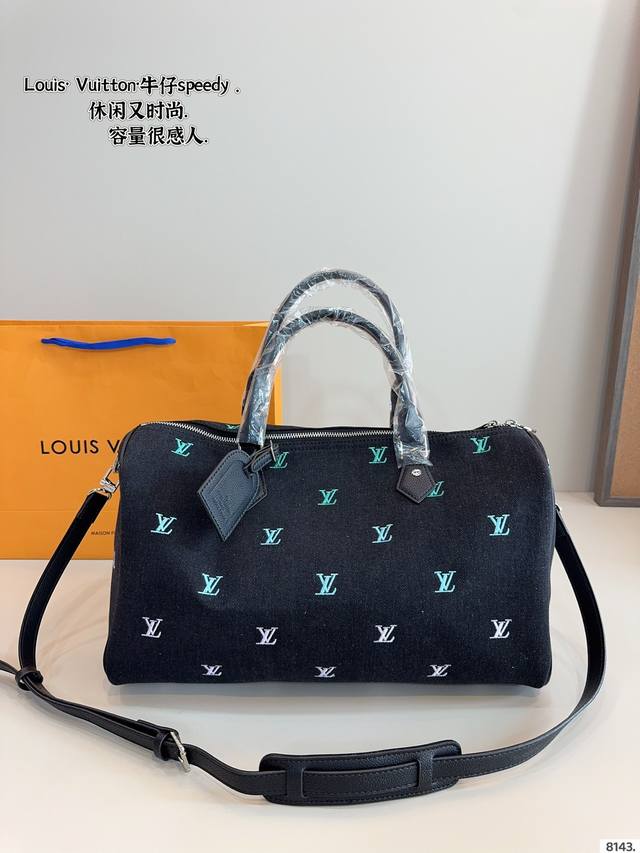 Lv Speedy Pillow Bag The Logo Is Super Attractive The Texture And Temperament Ar