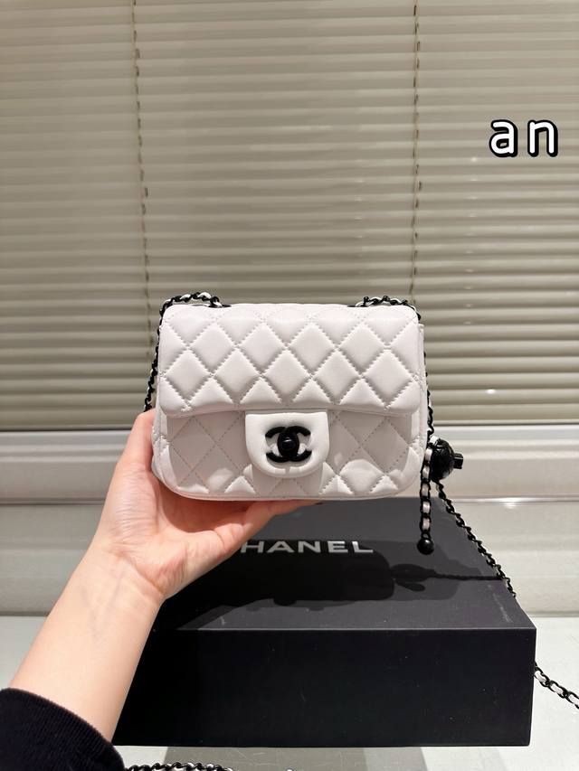 Chanel Fatty Square Bag The Capacity Is As Good As Ever, It Can Hold Mobile Phon