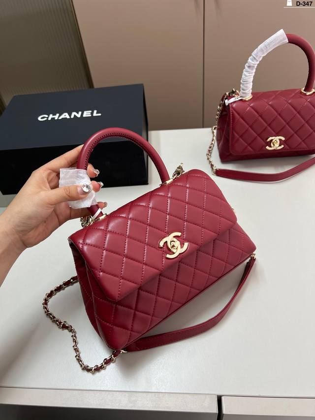 Big Chanel Coco Handle Can Hold Most Of The Necessities For Daily Travel, And Th