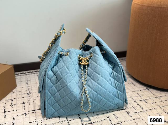 The Long-Awaited Chanel Tote Jeans Are Full Of Fashion Sense And Practicality Wh