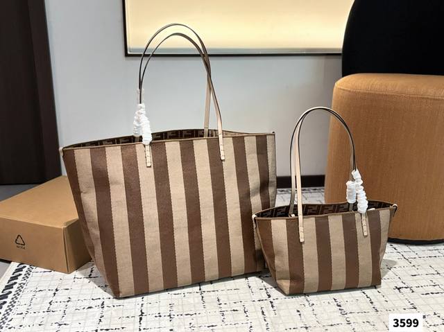Fendi Tote Easily Interprets Retro Fashion The Bag Is Wide And Simple, Not Too S