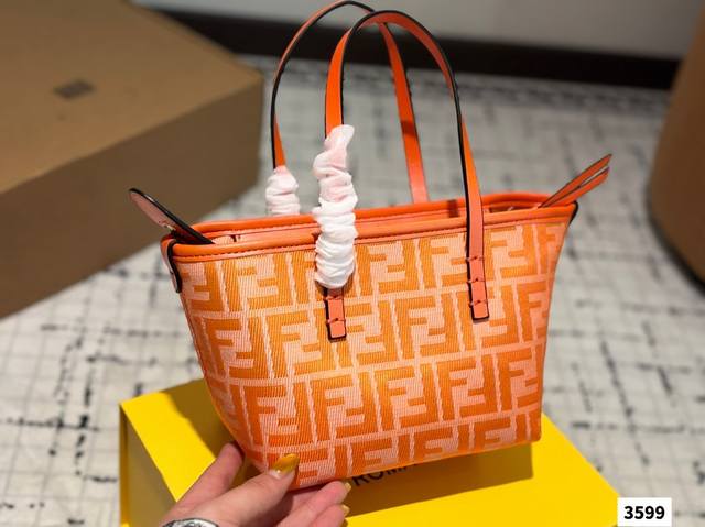 With Folding Box Fendi Roll Basket Easily Interprets Retro Fashion The Bag Is Wi