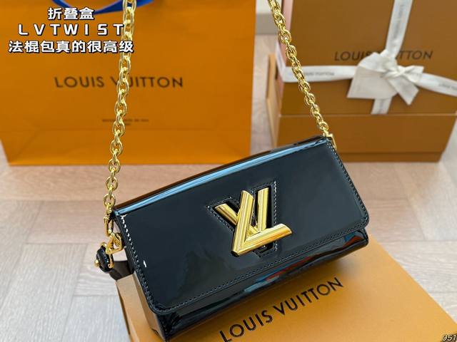 Folding Box Lv Twist Baguette Bag Really High-End, Perfect For Daily Commuting C