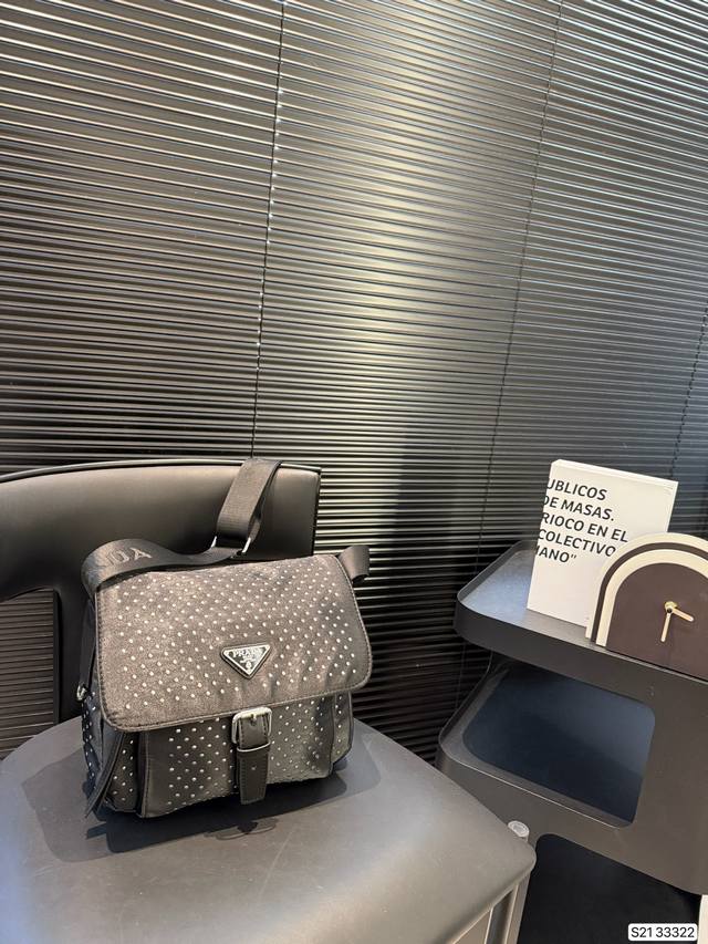 Prada Rivet Postman Prada Is So Cute~ Prada This One Is So Cute Lightweight And