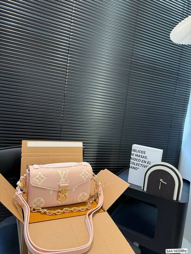 With Airplane Box Folding Box High Version All Steel Hardware. Lv New Messenger