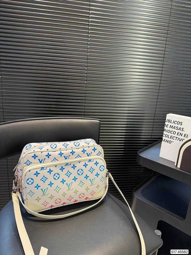 Lv Second-Hand Messenger Camera Bag Comfortable And Exquisite Simple And Generou