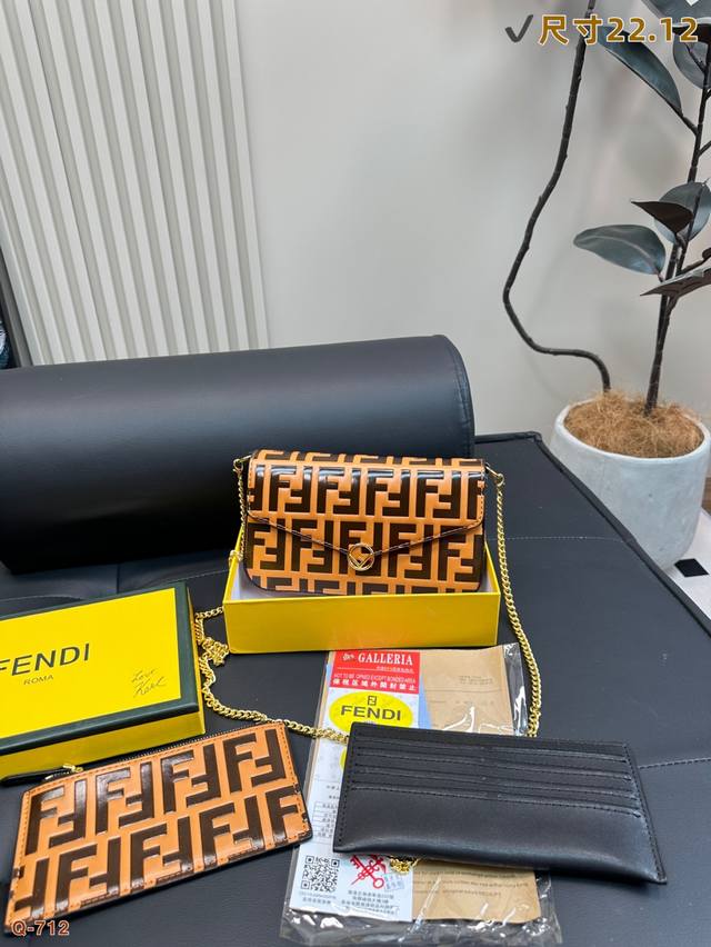 With Gift Box Fendi's Popular 3-In-1 Built-In Card Holder And Coin Purse Fendi's