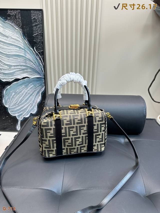 Fendi's New Lunch Box Bag Has A Retro Feel To It, And The Upper Body Has A Retro