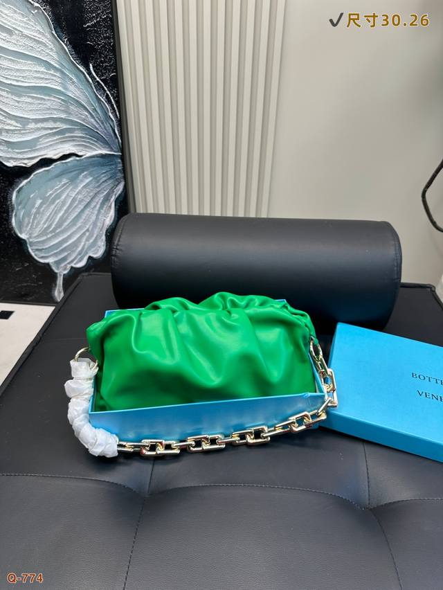 With Gift Box The Chain Pouch Dl Has Upgraded The Popular Bv Cloud Bag Again. Th