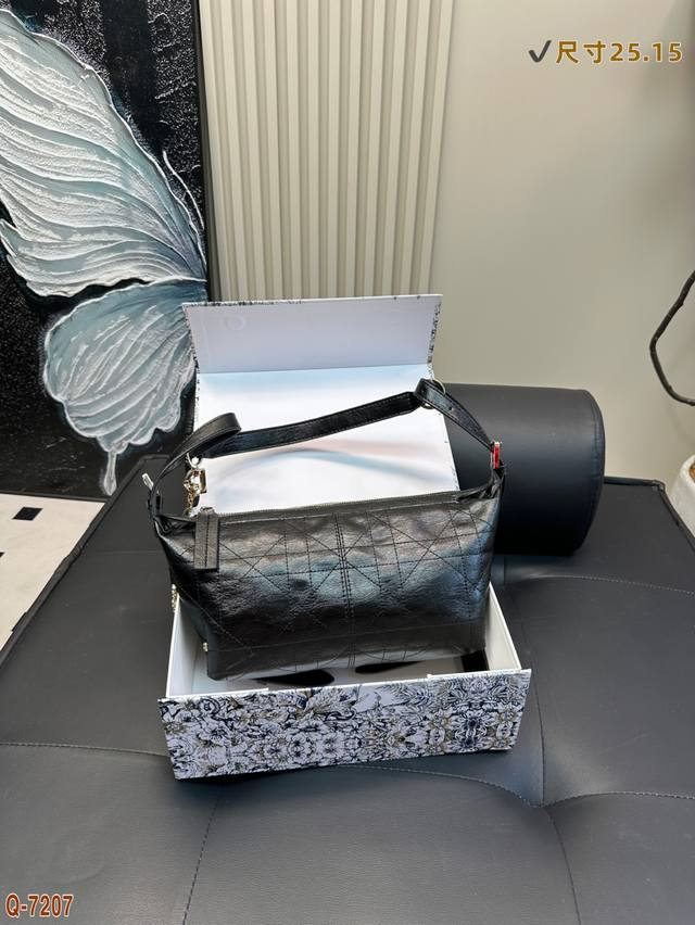 With Folding Box Dior D-Journey Underarm Bag You Won't Want To Take It Off Once