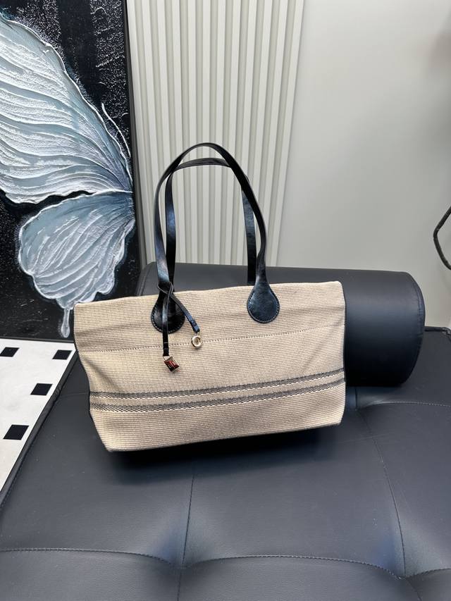 Loro Piana: Linen Tote Bag Is Just Right For This Season Elegant And Confident T