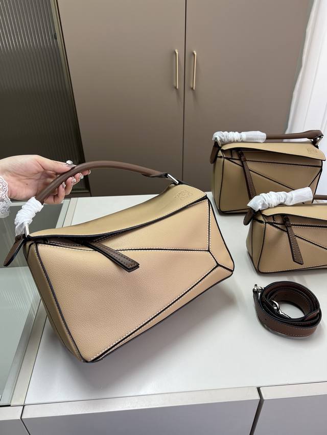 Big Loewe Geometric Bag Simple And Elegant Style Is Lighter Can Easily Control V