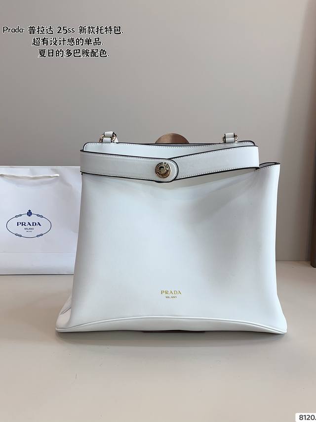 Prada Handbag The Texture Is Very High-End The Capacity Is Super Large And Very