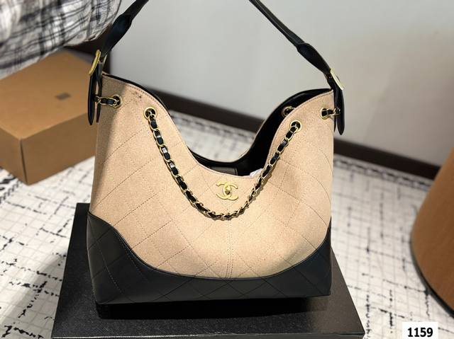 With Box Chanel Tote The High-End Tote With A Gold Chain Is A Classic Design, An