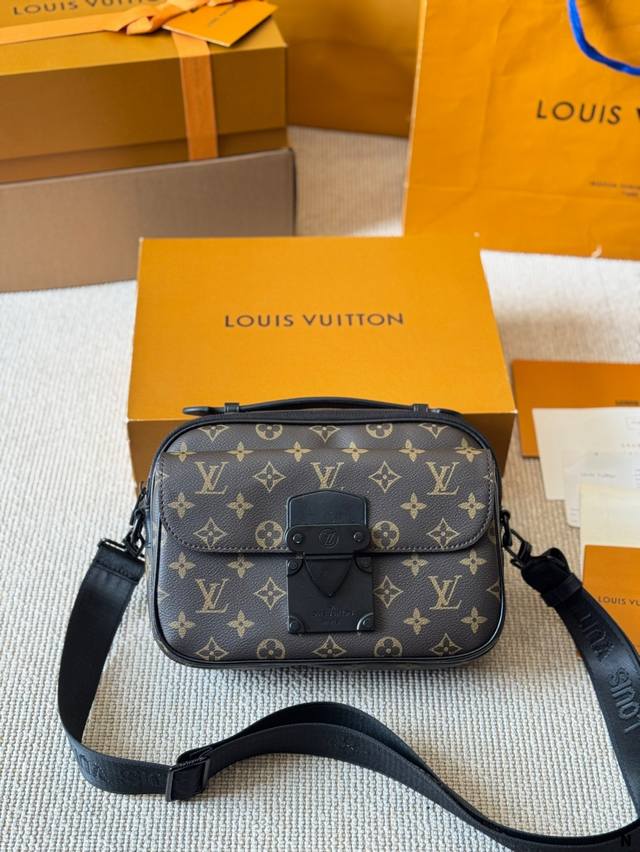 I Louis Vuitton S Lock Sling Cowhide Classic Old Flower Embossed Handsome And Li