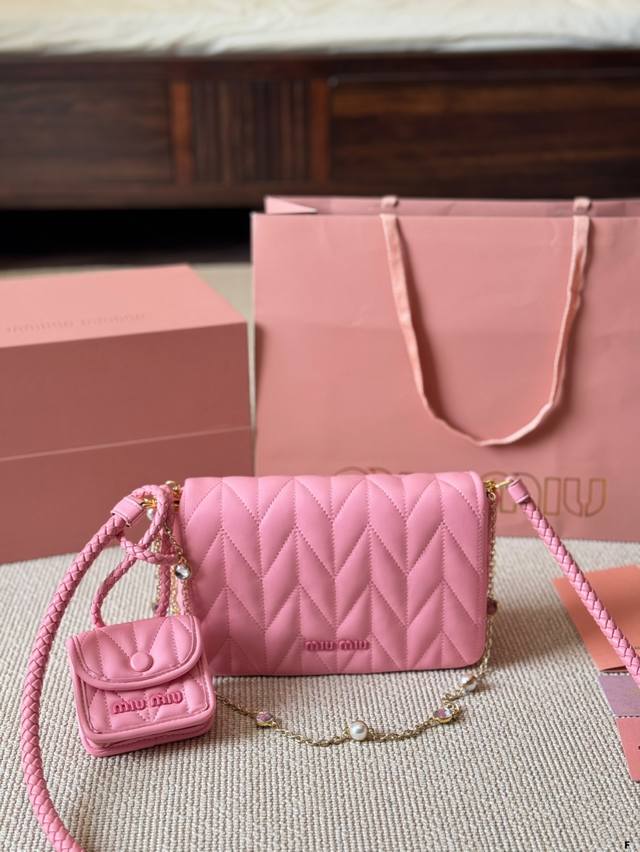 Miumiu Second-Hand Crossbody Bag Princess, Look Here! The Pink And Tender Color