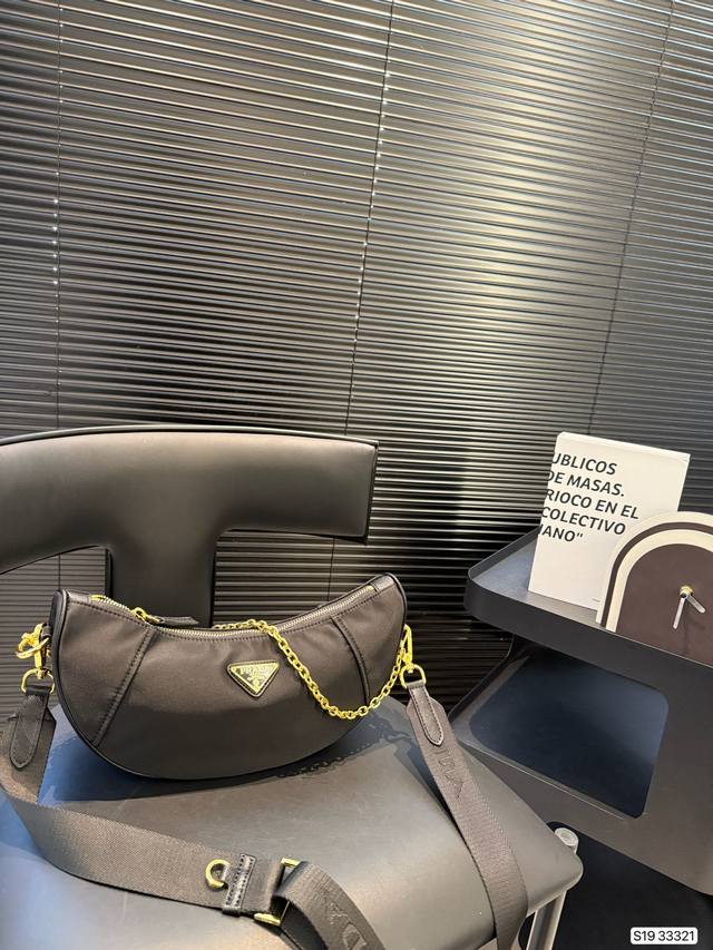 Prada Underarm Bag It's So Amazing! It's Stunning At First Sight Walking On The